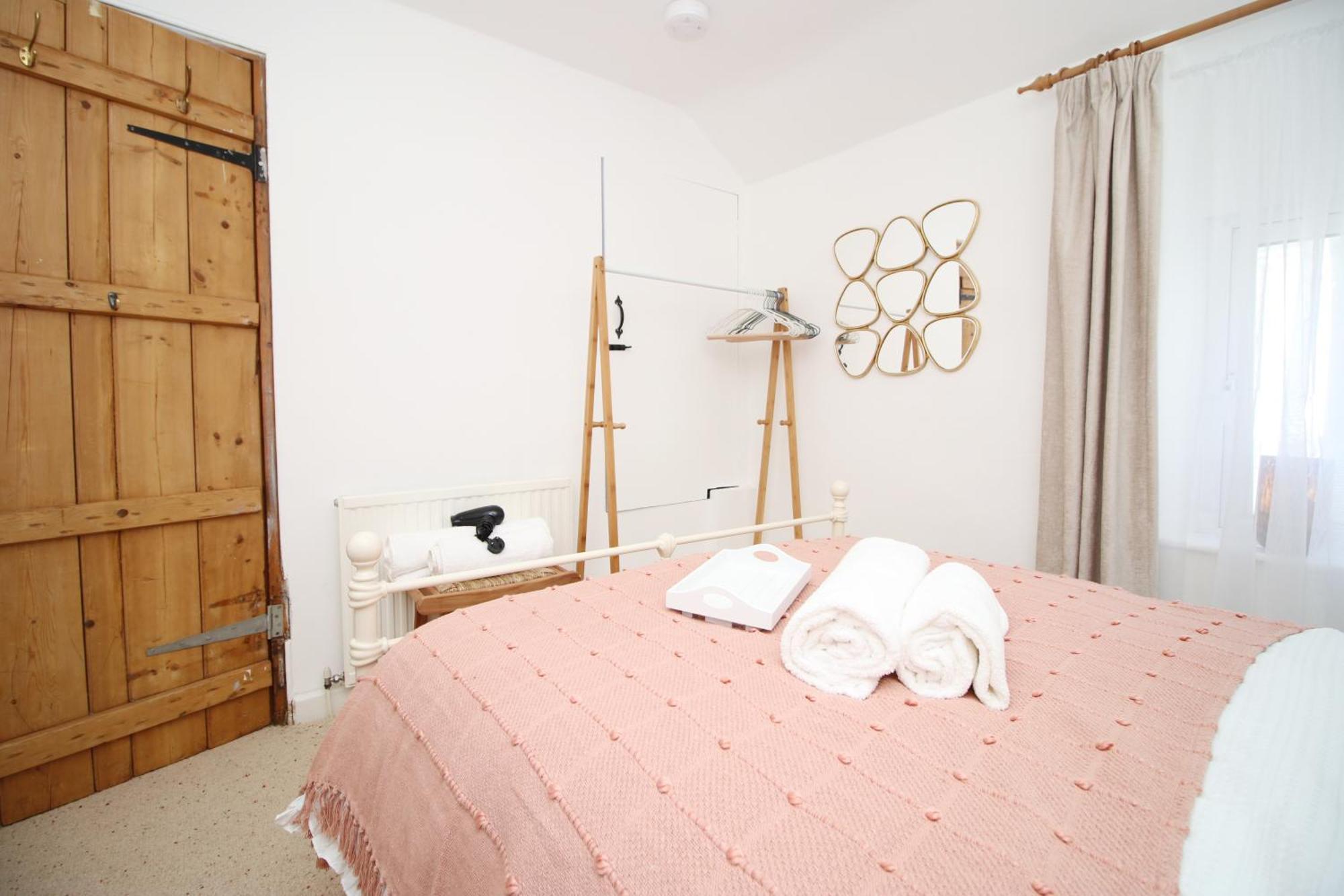 Little Gem In The Mumbles! Fishermans Cottage With Log Burner, Dog Friendly And Welcome Breakfast Hamper! Exterior photo