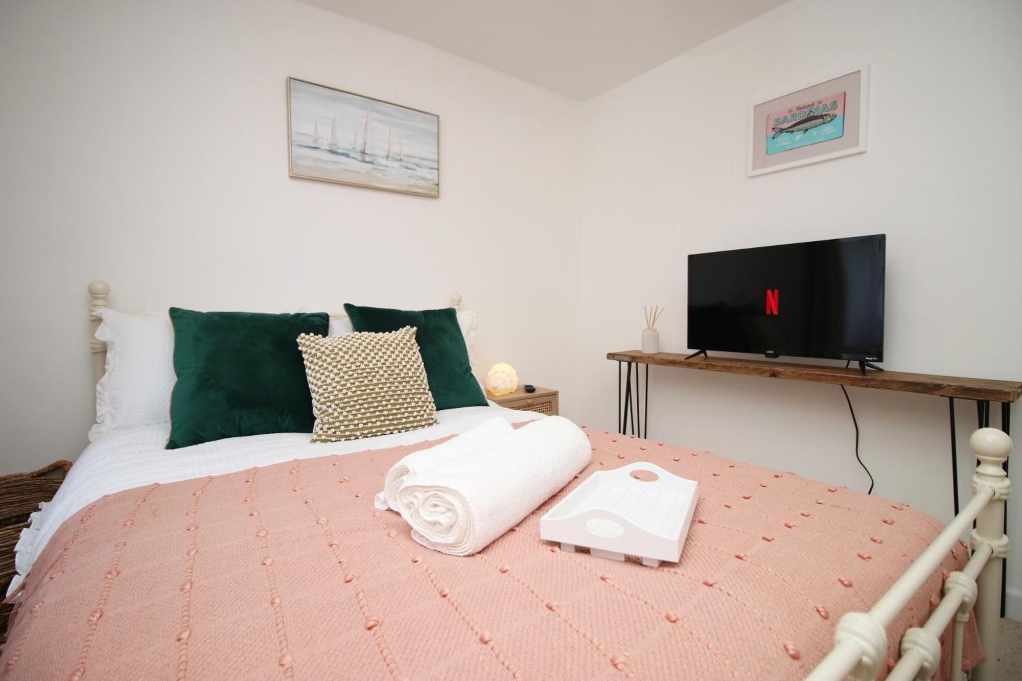 Little Gem In The Mumbles! Fishermans Cottage With Log Burner, Dog Friendly And Welcome Breakfast Hamper! Exterior photo