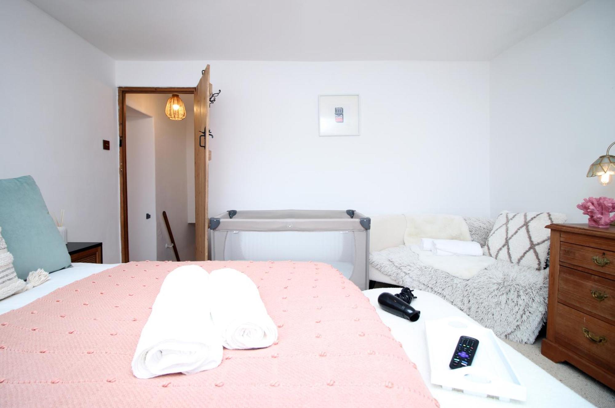 Little Gem In The Mumbles! Fishermans Cottage With Log Burner, Dog Friendly And Welcome Breakfast Hamper! Exterior photo