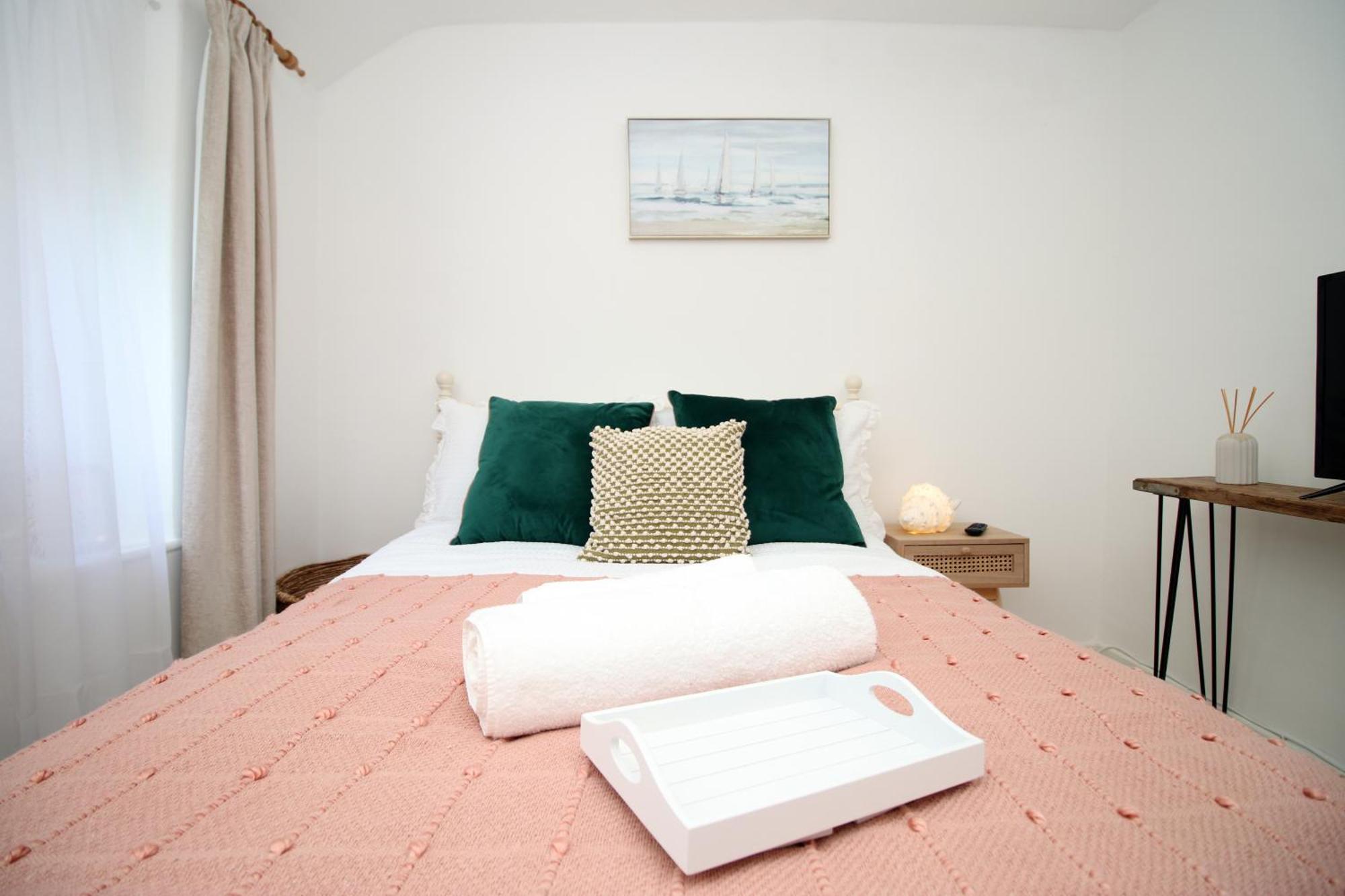 Little Gem In The Mumbles! Fishermans Cottage With Log Burner, Dog Friendly And Welcome Breakfast Hamper! Exterior photo