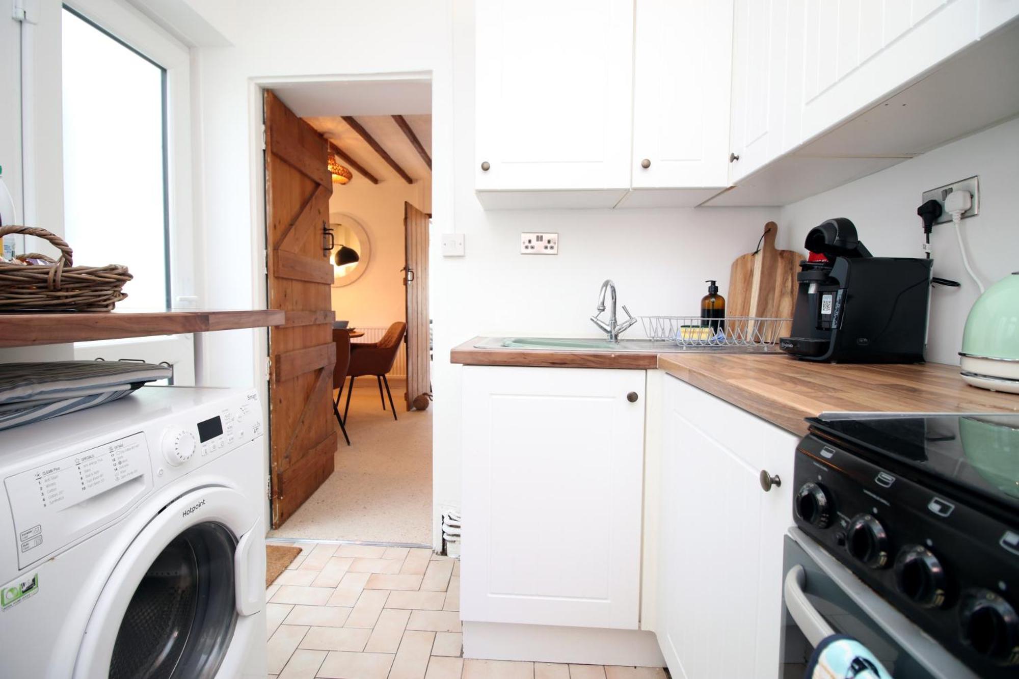 Little Gem In The Mumbles! Fishermans Cottage With Log Burner, Dog Friendly And Welcome Breakfast Hamper! Exterior photo