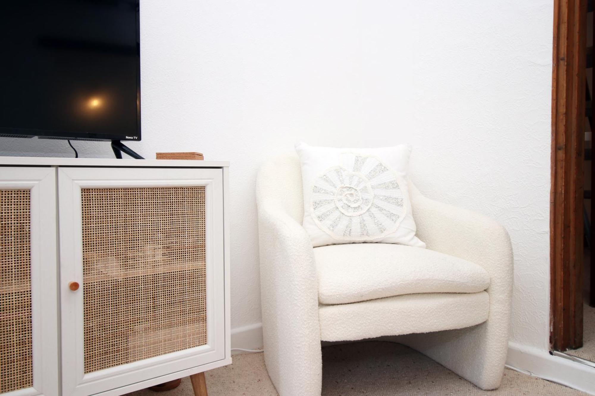 Little Gem In The Mumbles! Fishermans Cottage With Log Burner, Dog Friendly And Welcome Breakfast Hamper! Exterior photo